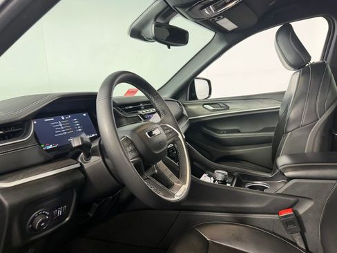 Used 2024 Jeep Grand Cherokee Limited image 23