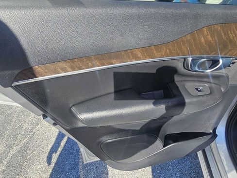 Used 2018 Volvo XC90 T5 Momentum w/ Convenience Package FWD image 16