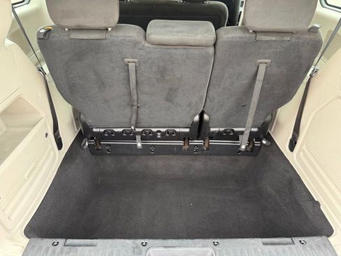 Used 2016 Dodge Grand Caravan American Value Package image 11
