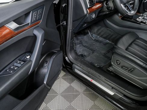 Used 2023 Audi Q5 2.0T Premium w/ Convenience Package image 7