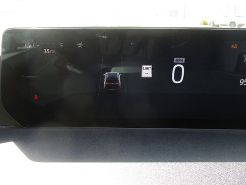 Used 2025 Ford Expedition Platinum image 19