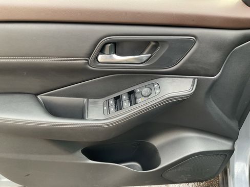 Used 2023 Nissan Rogue SV w/ SV Premium B Package image 11