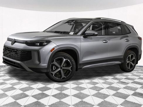 New 2026 Volkswagen Tiguan SE image 2