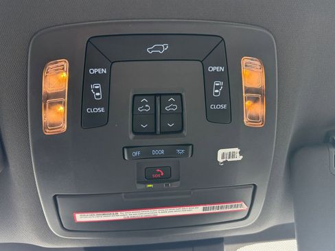 Used 2022 Toyota Sienna XSE image 16