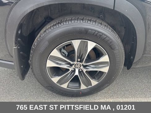 Used 2025 Toyota Highlander XLE AWD/4WD image 33