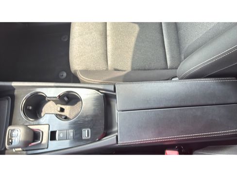 Used 2025 Nissan Rogue SV FWD image 19
