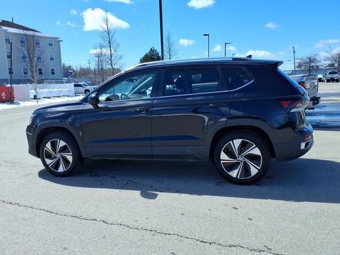 Used 2025 Volkswagen Taos SE AWD/4WD image 6