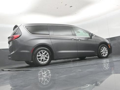 Used 2023 Chrysler Pacifica Touring-L FWD image 42