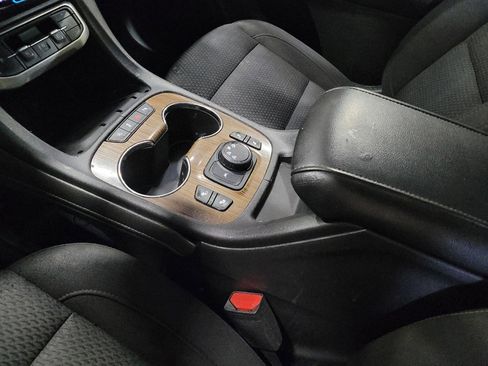 Used 2021 GMC Acadia SLE w/ Driver Convenience Package image 26