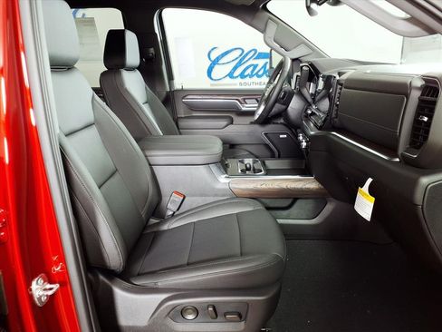 New 2026 GMC Sierra 2500 SLT image 11