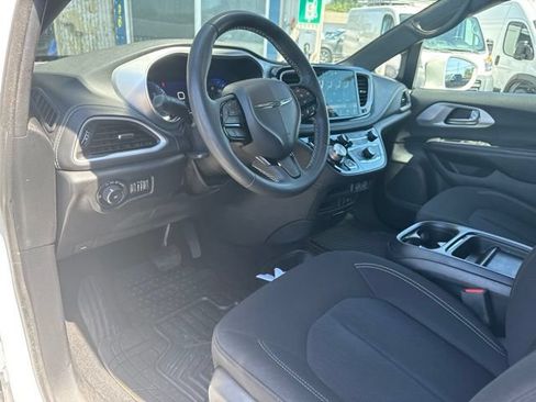Used 2022 Chrysler Pacifica Touring w/ S Appearance Package AWD/4WD image 18