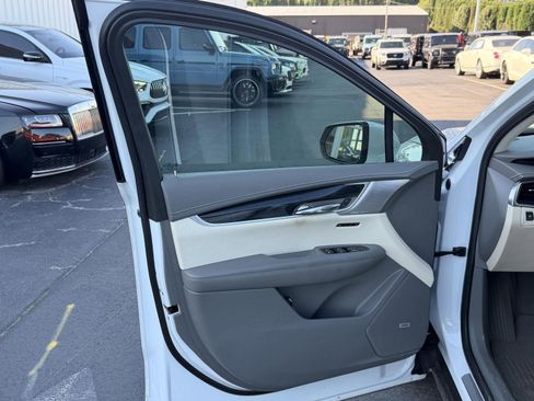 Used 2023 Cadillac XT6 Premium Luxury w/ Technology Package FWD image 23