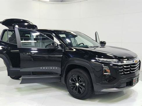 Used 2025 Chevrolet Equinox LT image 29