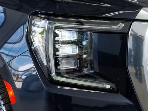 Used 2023 GMC Yukon Denali AWD/4WD image 9