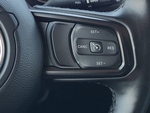 Used 2021 Jeep Gladiator Willys image 26