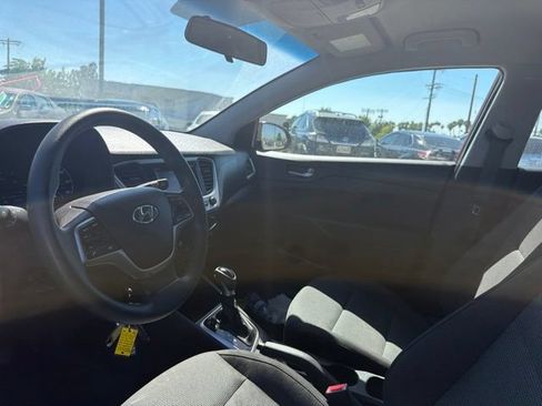 Used 2022 Hyundai Accent SE FWD image 3
