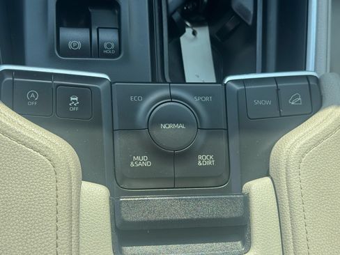 Used 2025 Toyota Grand Highlander AWD image 30