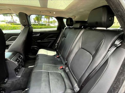 Used 2019 Jaguar F-PACE Premium image 39