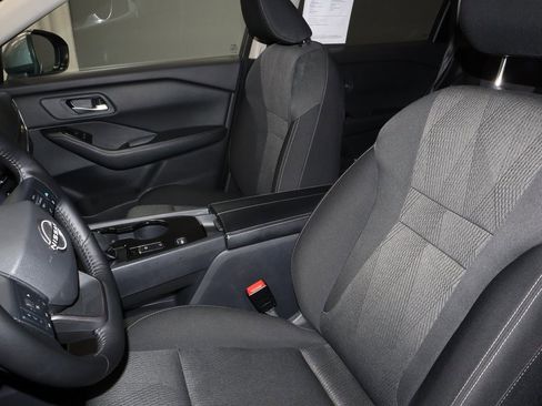 Certified 2025 Nissan Rogue SV image 25