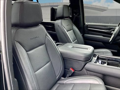 Used 2024 GMC Yukon XL Denali AWD/4WD image 7