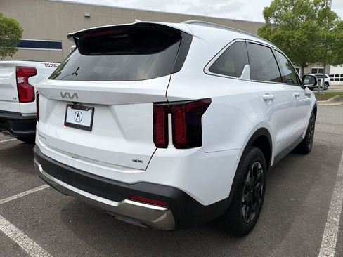 Used 2024 Kia Sorento S AWD/4WD image 4