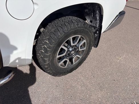Used 2017 Toyota Tundra SR5 AWD/4WD image 13