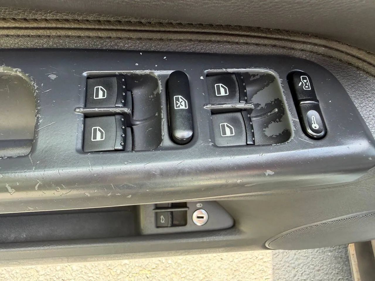 Used 2005 Volkswagen Passat GL FWD image 13