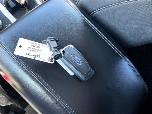 Used 2021 Ford Explorer XLT AWD/4WD image 12