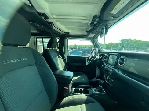 Used 2019 Jeep Wrangler Unlimited Sahara AWD/4WD image 11