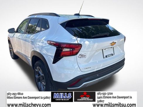 Used 2025 Chevrolet Trax LT w/ Driver Confidence Package FWD image 4
