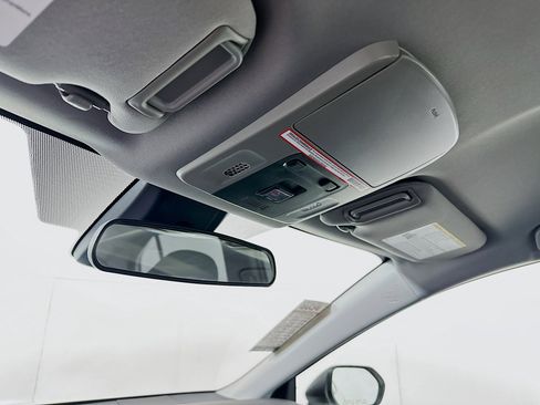 Used 2023 Toyota Camry SE image 18