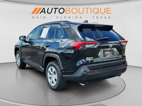 Used 2021 Toyota RAV4 LE AWD/4WD image 3