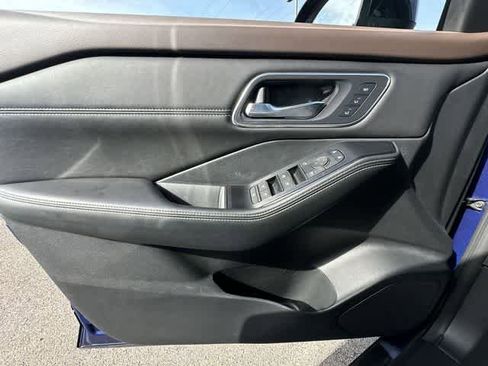 Used 2023 Nissan Rogue Platinum AWD/4WD image 18