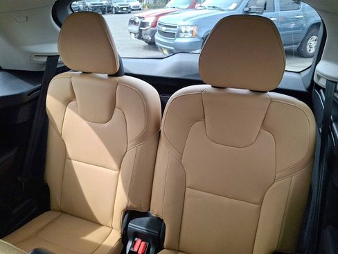 Used 2016 Volvo XC90 T6 Momentum w/ Momentum Plus Package image 10