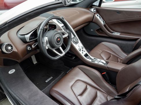 Used 2015 McLaren 650S Spider image 11