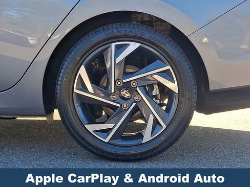 Used 2024 Hyundai Elantra Limited image 10