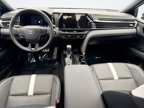 Used 2025 Toyota Camry SE image 14