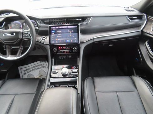 Used 2024 Jeep Grand Cherokee Overland w/ Luxury Tech Group IV image 28