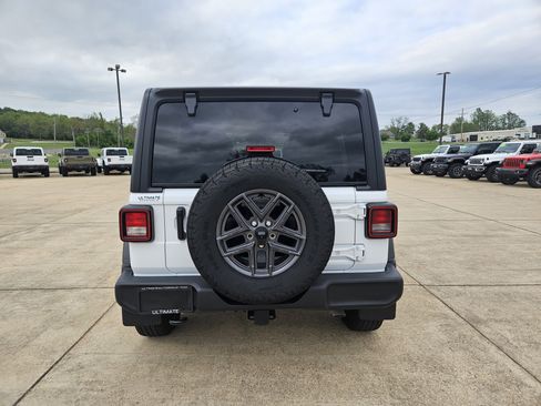 Used 2024 Jeep Wrangler Sport S image 5