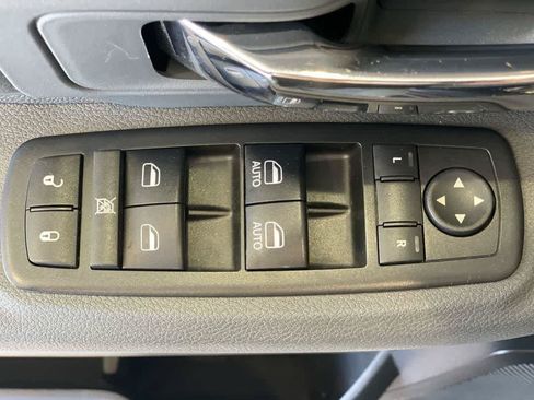 Used 2017 RAM 1500 Classic SLT AWD/4WD image 14