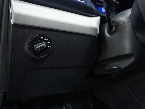 Used 2022 Volkswagen Taos SE w/ Panoramic Sunroof Package image 23