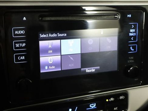 Used 2019 Toyota Corolla LE image 28