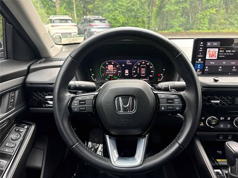 Used 2023 Honda Accord Touring image 17
