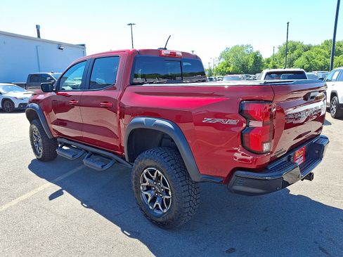 Used 2025 Chevrolet Colorado ZR2 w/ Technology Package AWD/4WD image 4