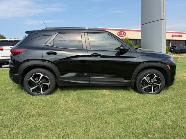 Used 2021 Chevrolet TrailBlazer RS w/ Sun and Liftgate Package AWD/4WD image 2