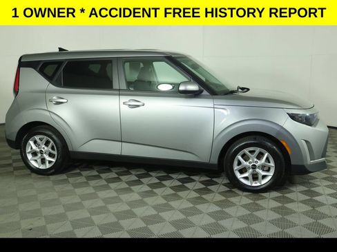 Used 2025 Kia Soul LX w/ LX Technology Package FWD image 2