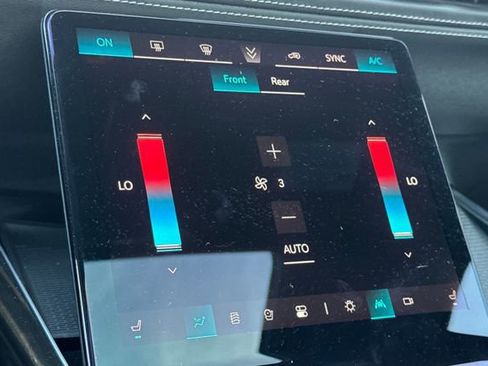 Certified 2025 Cadillac Escalade ESV Premium Luxury image 22