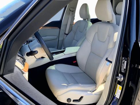Used 2021 Volvo XC90 T6 Momentum w/ Advanced Package AWD/4WD image 7
