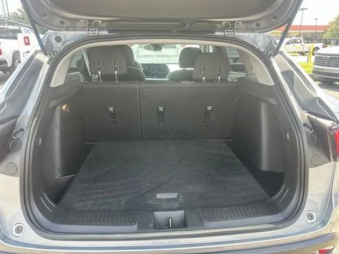 Used 2026 Chevrolet Trax LS w/ LS Convenience Package FWD image 28