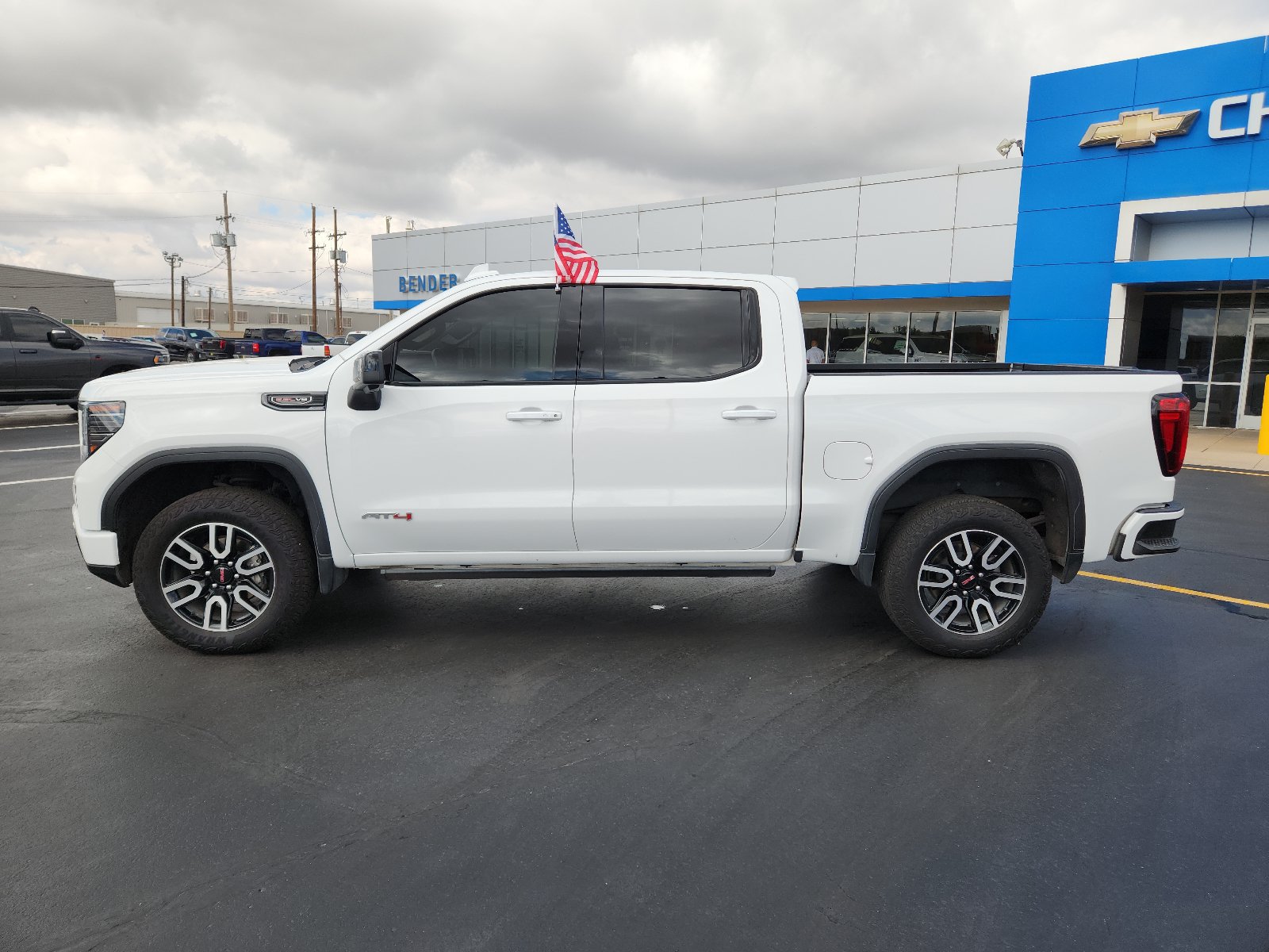 Used 2023 GMC Sierra 1500 AT4 w/ AT4 Preferred Package AWD/4WD image 2